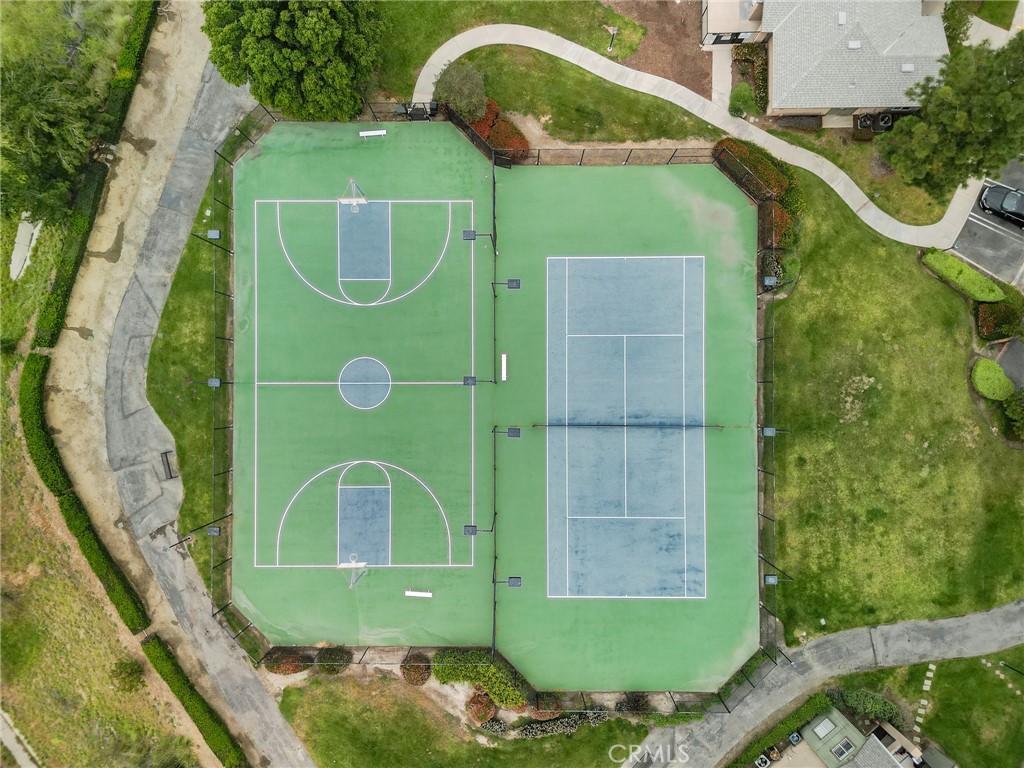 2588 Avenida Del Vista J202