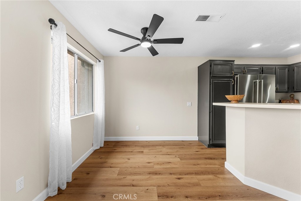 2588 Avenida Del Vista J202