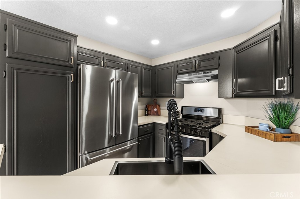 2588 Avenida Del Vista J202