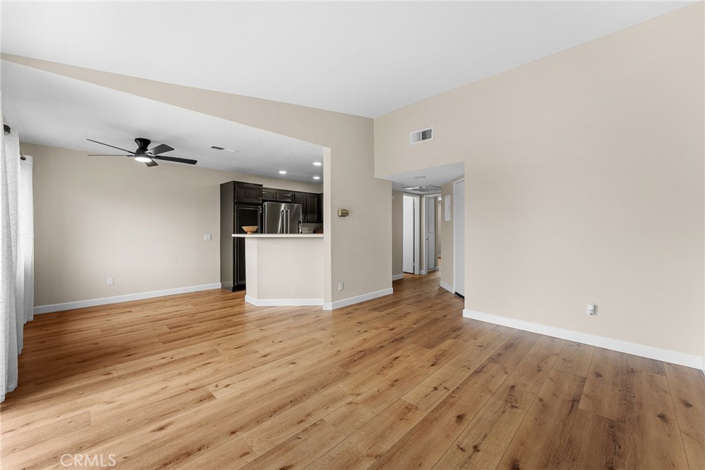 2588 Avenida Del Vista J202