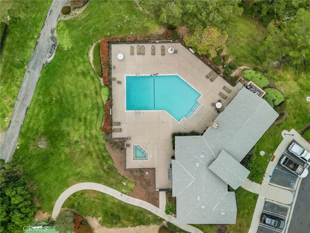 2588 Avenida Del Vista J202