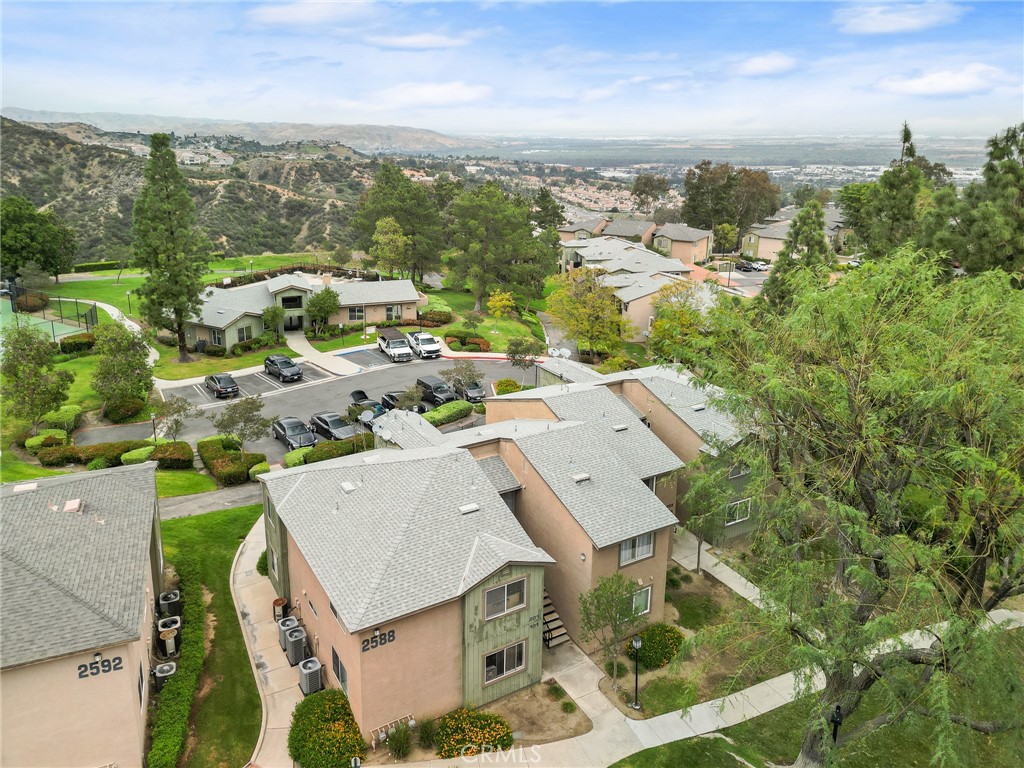 2588 Avenida Del Vista J202