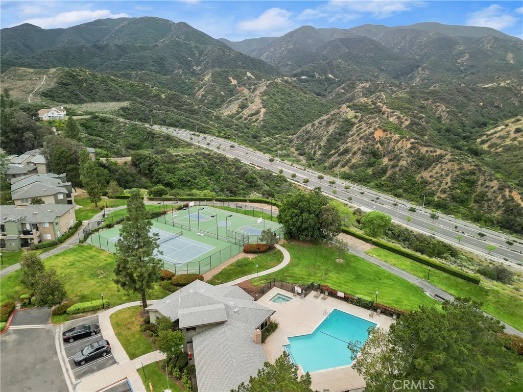 2588 Avenida Del Vista J202