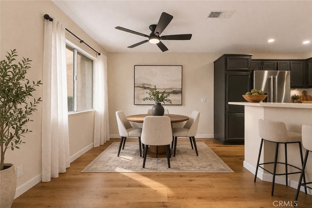 2588 Avenida Del Vista J202