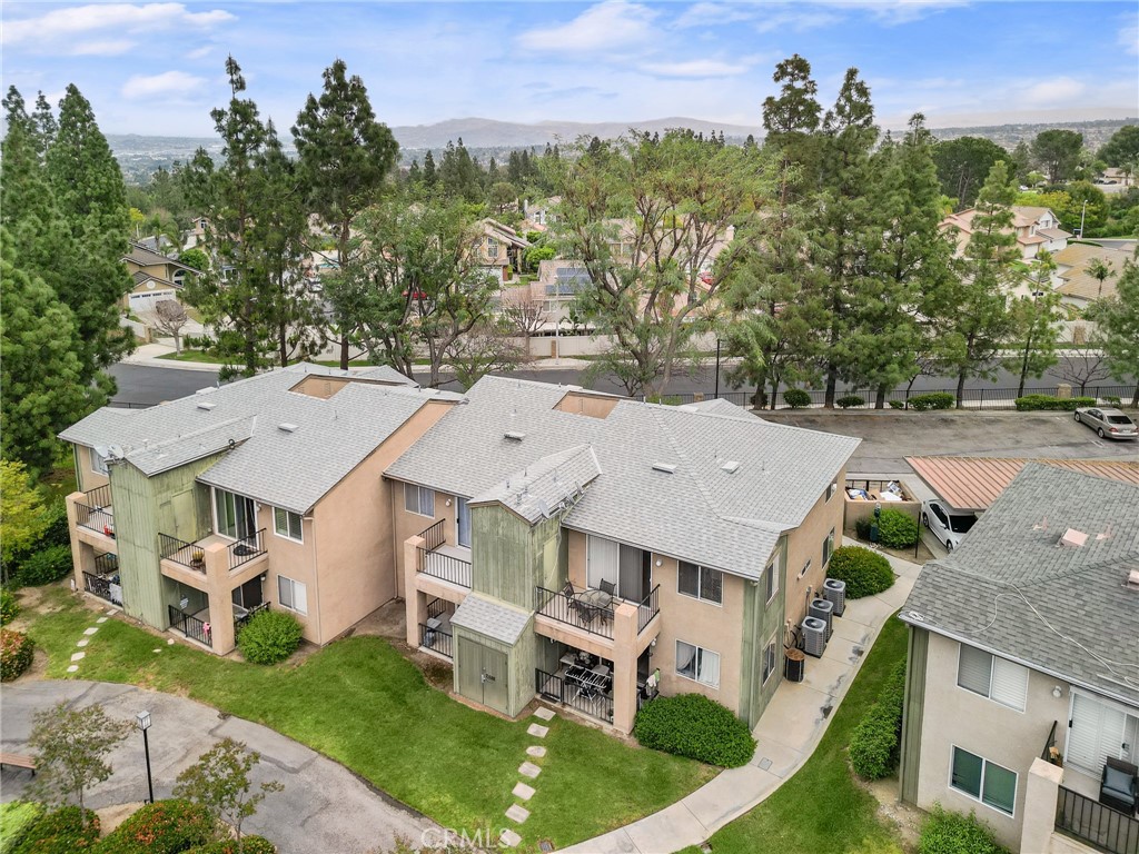 2588 Avenida Del Vista J202