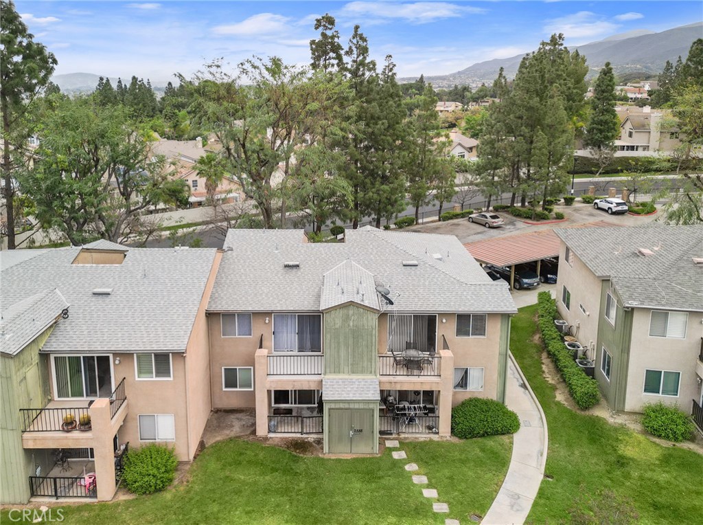 2588 Avenida Del Vista J202