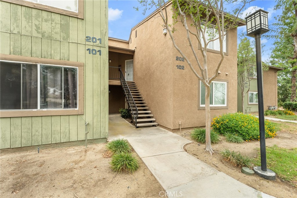 2588 Avenida Del Vista J202