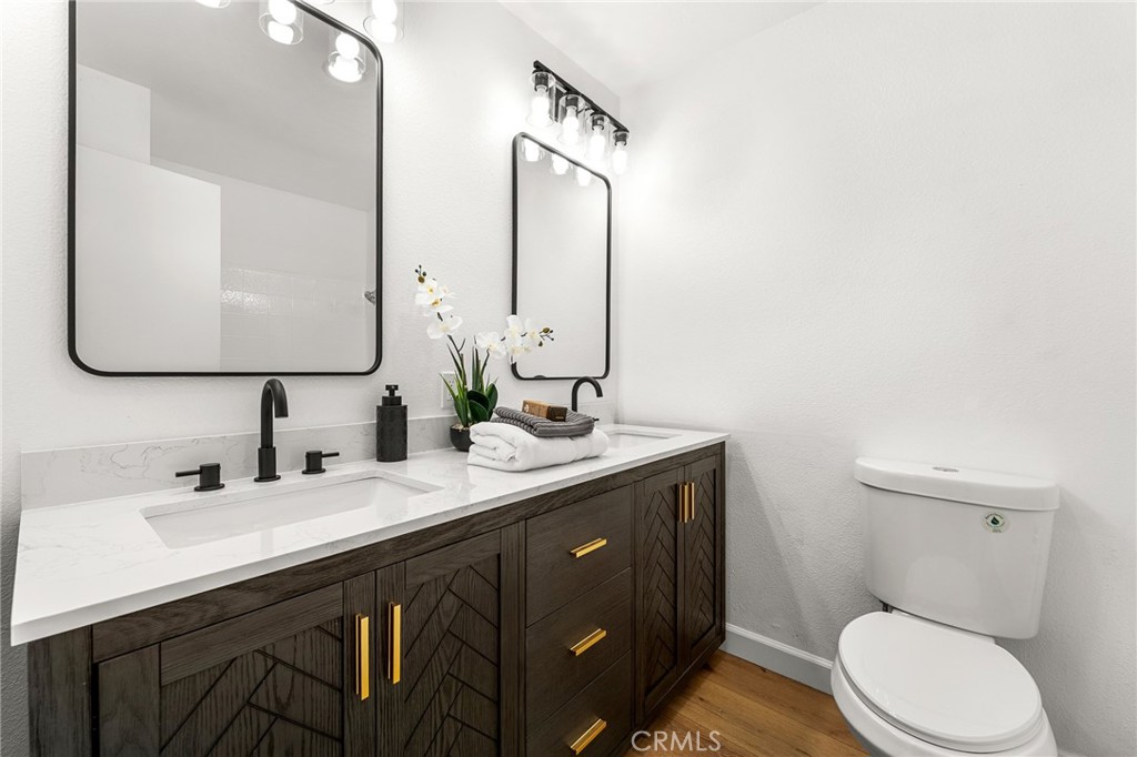 2588 Avenida Del Vista J202