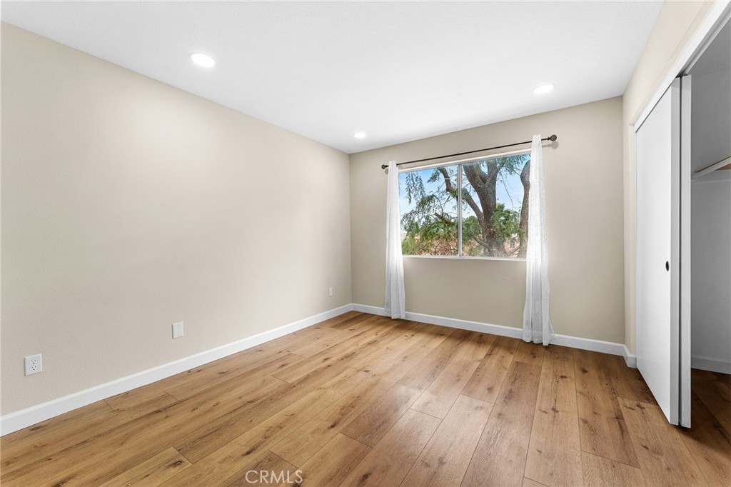 2588 Avenida Del Vista J202