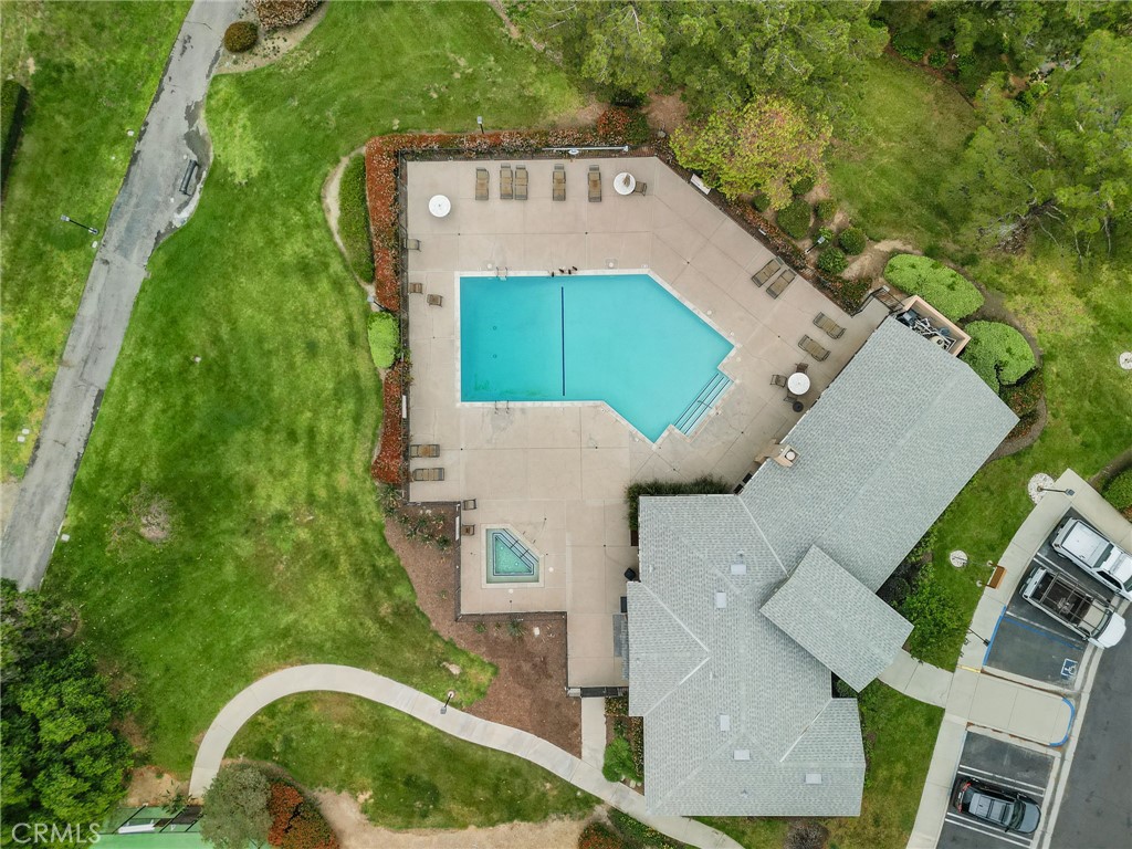 2588 Avenida Del Vista J202