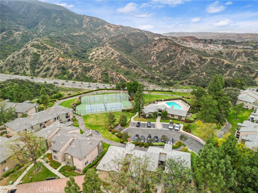 2588 Avenida Del Vista J202