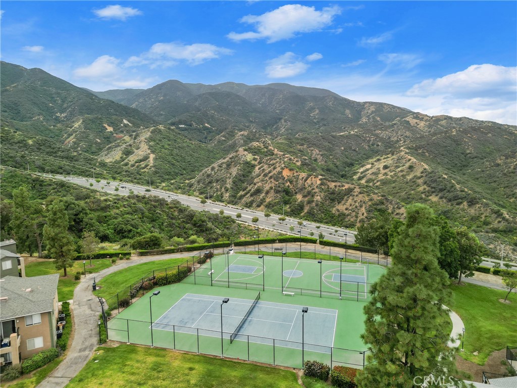 2588 Avenida Del Vista J202