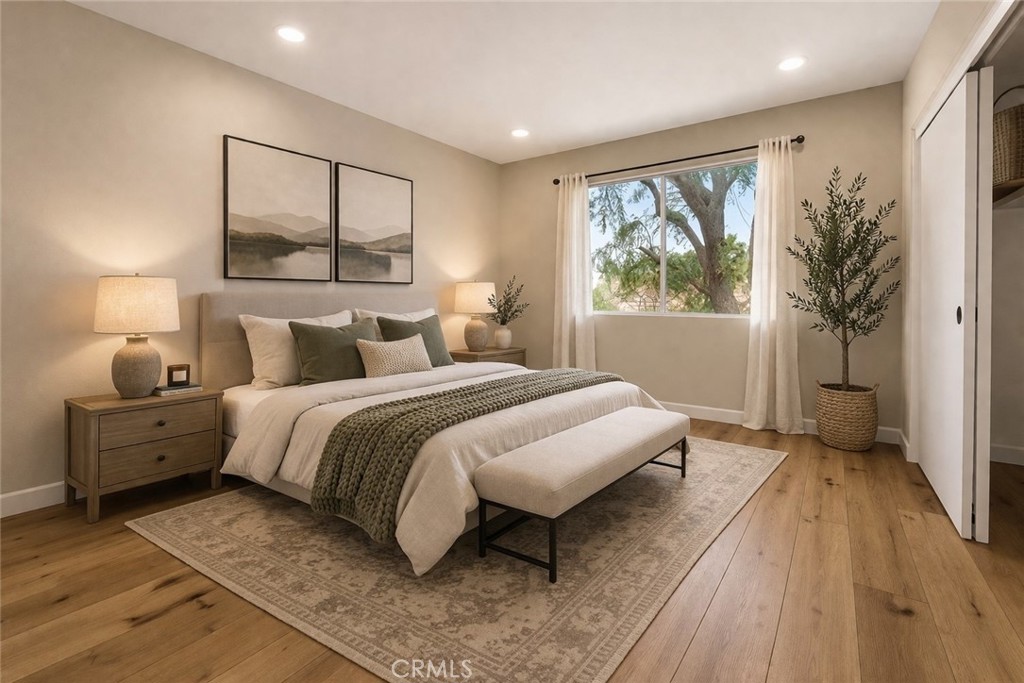 2588 Avenida Del Vista J202