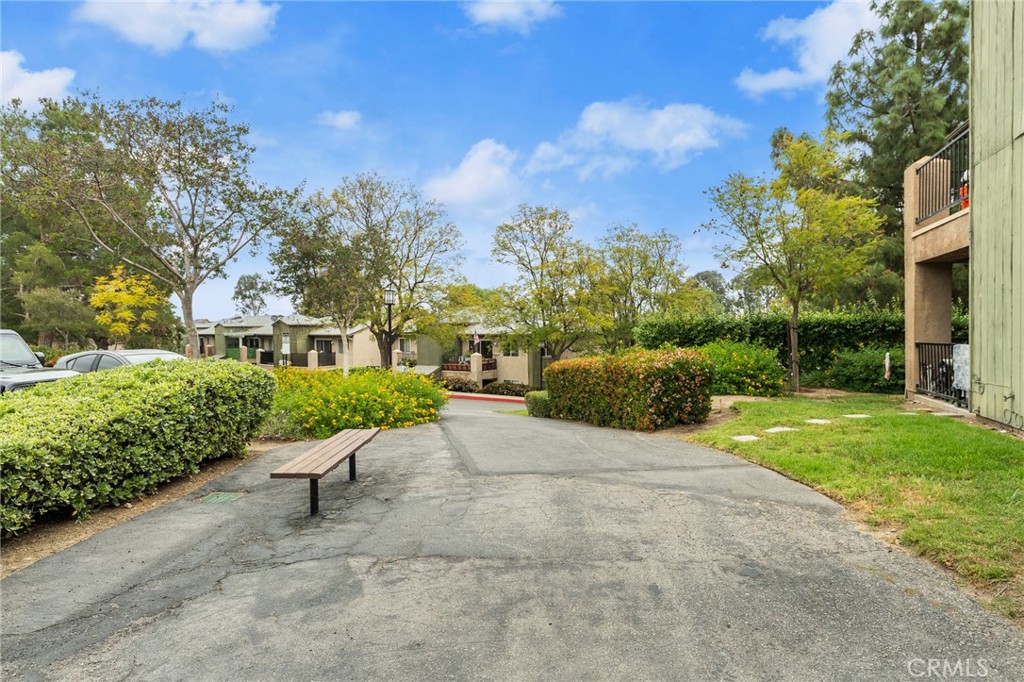 2588 Avenida Del Vista J202