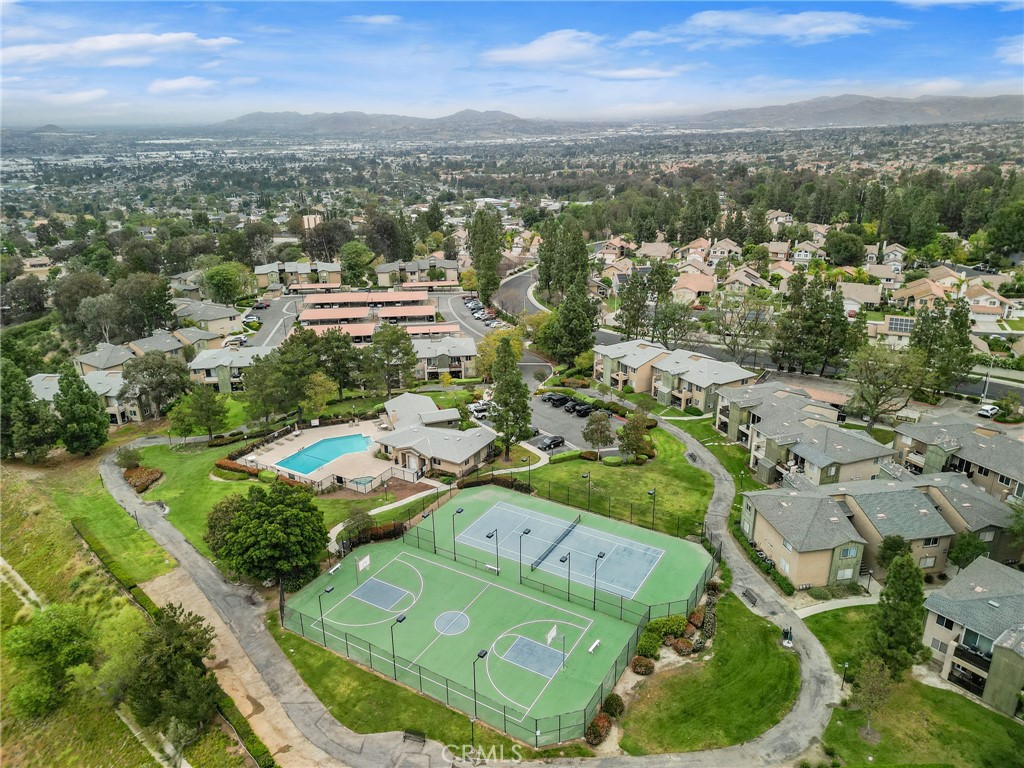 2588 Avenida Del Vista J202