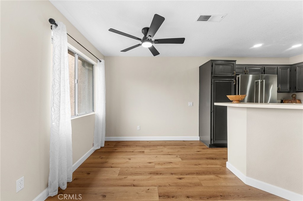 2588 Avenida Del Vista J202