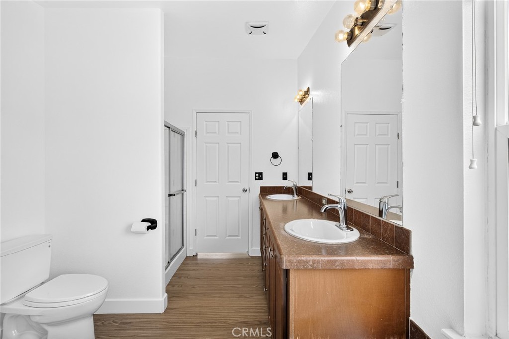 1925 E La Veta Avenue 50