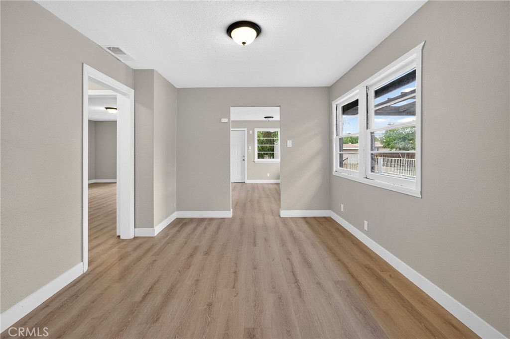 2050 E Oakland
