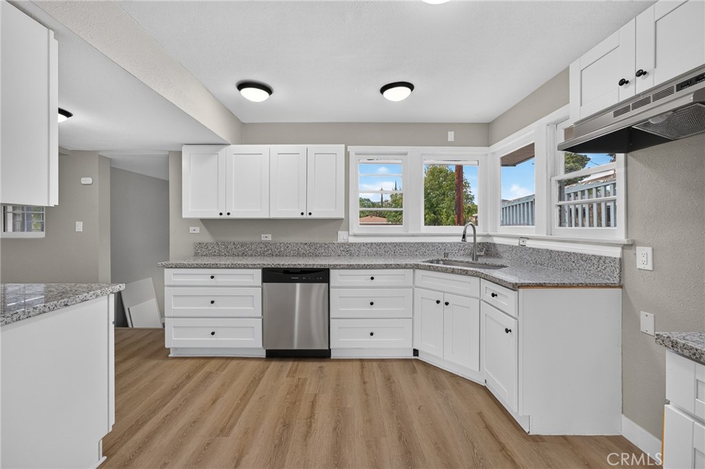 2050 E Oakland