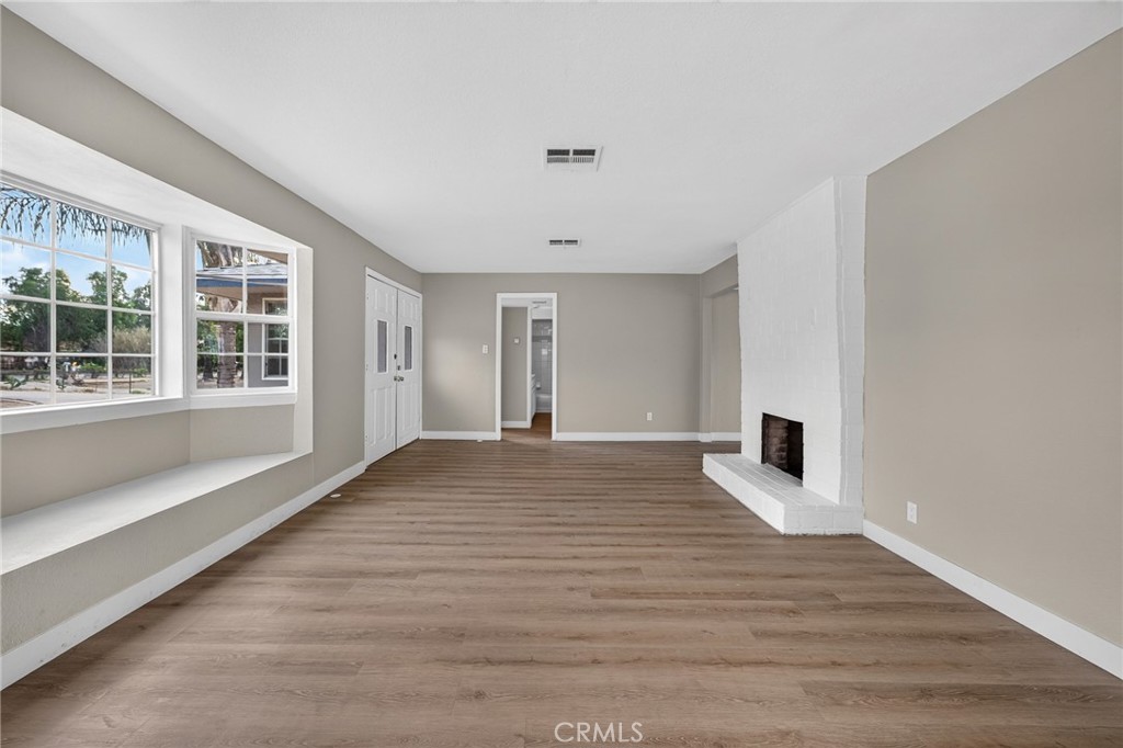 2050 E Oakland
