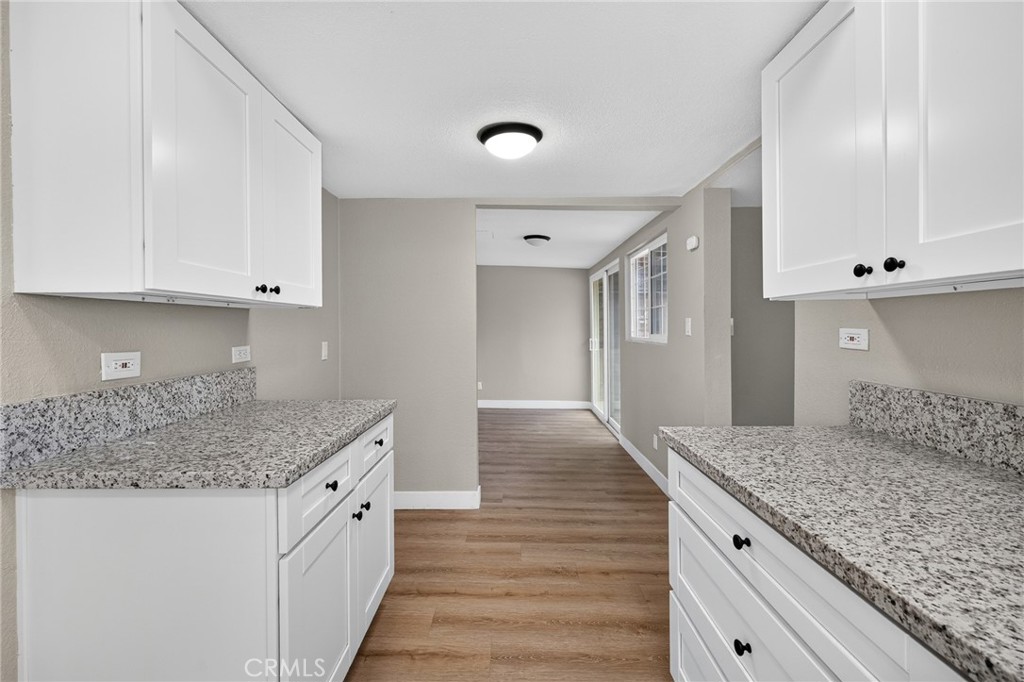 2050 E Oakland