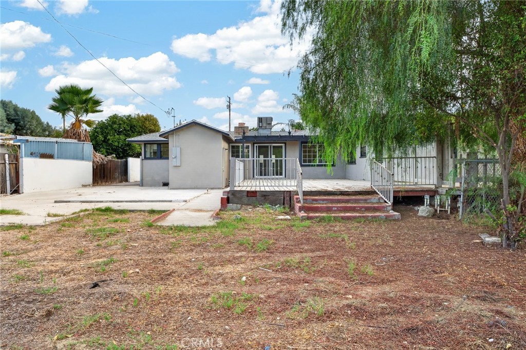 2050 E Oakland