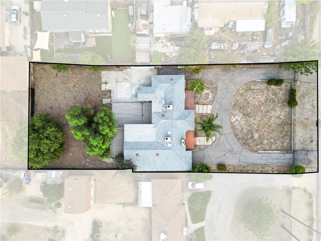 2050 E Oakland