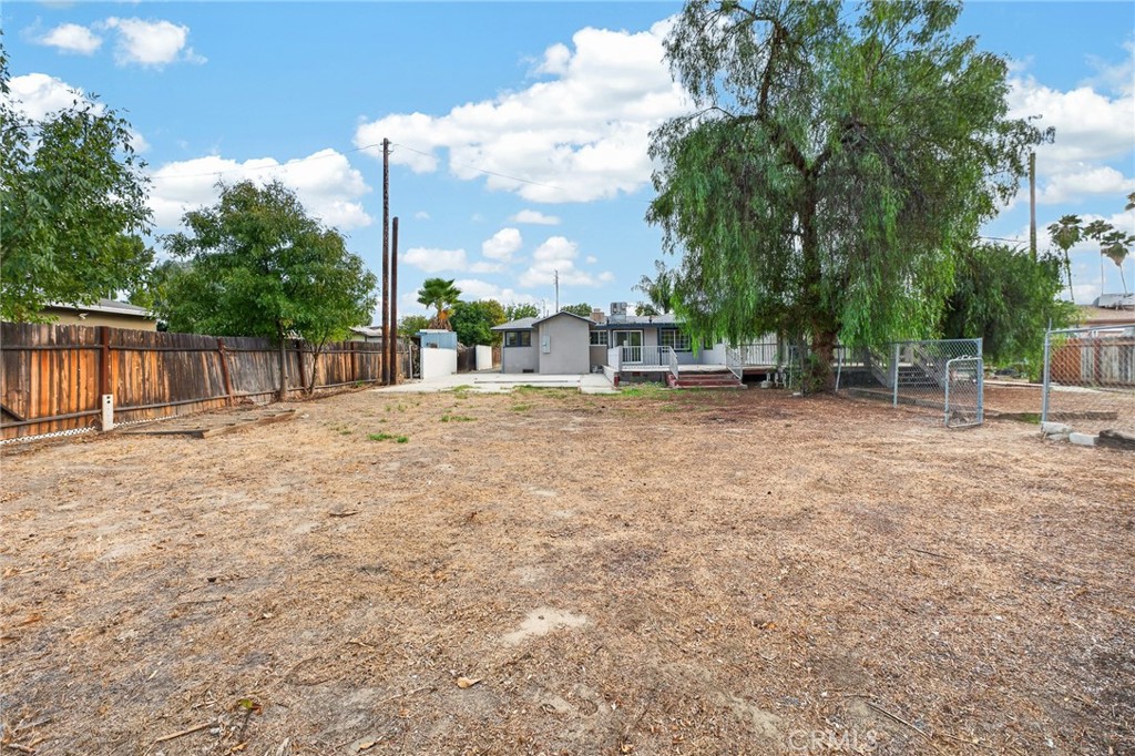 2050 E Oakland