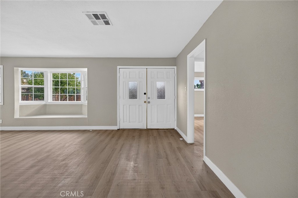2050 E Oakland