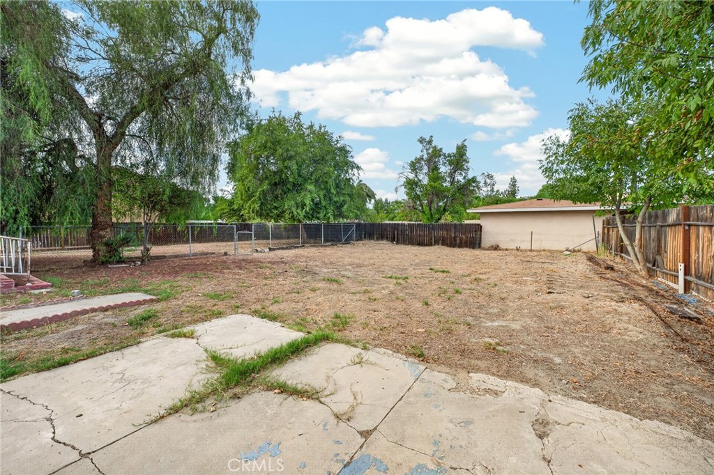 2050 E Oakland