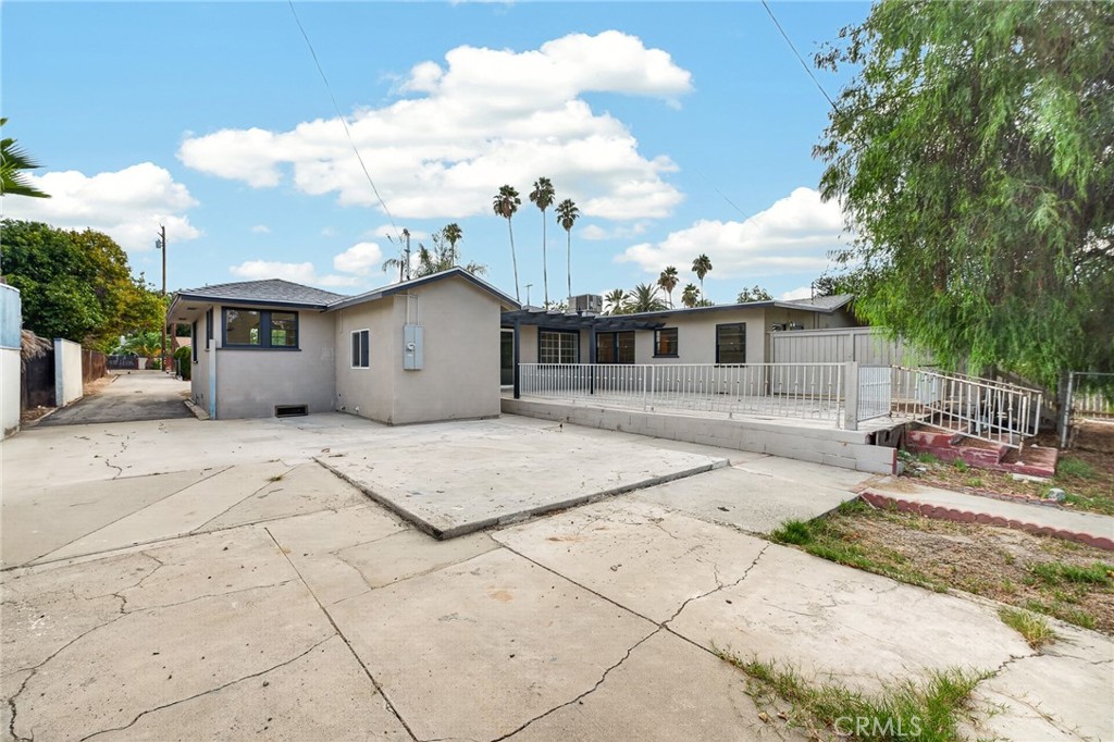 2050 E Oakland