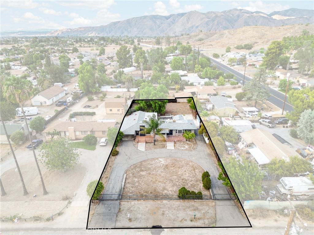 2050 E Oakland