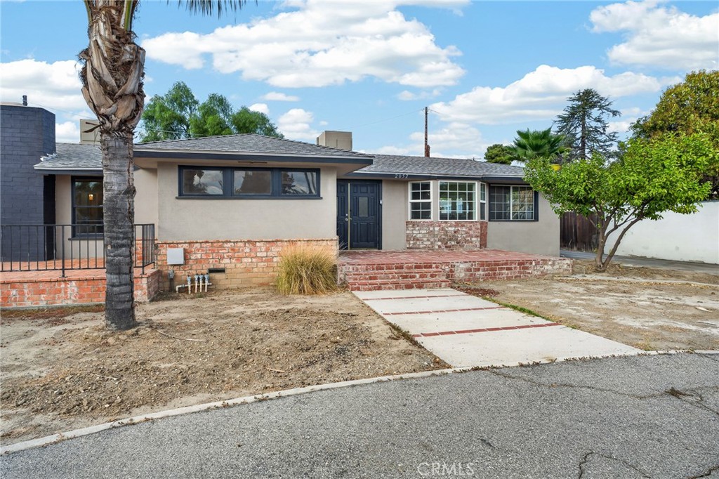 2050 E Oakland