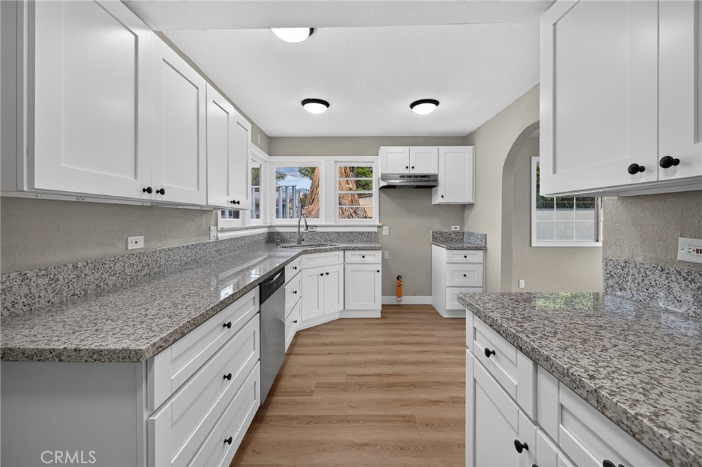 2050 E Oakland