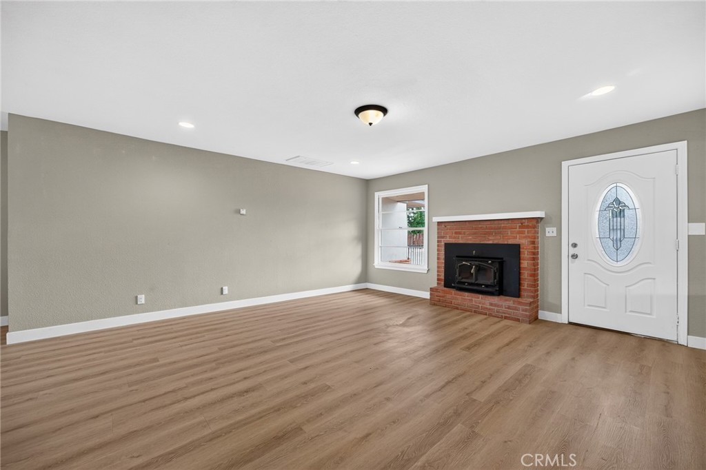 2050 E Oakland