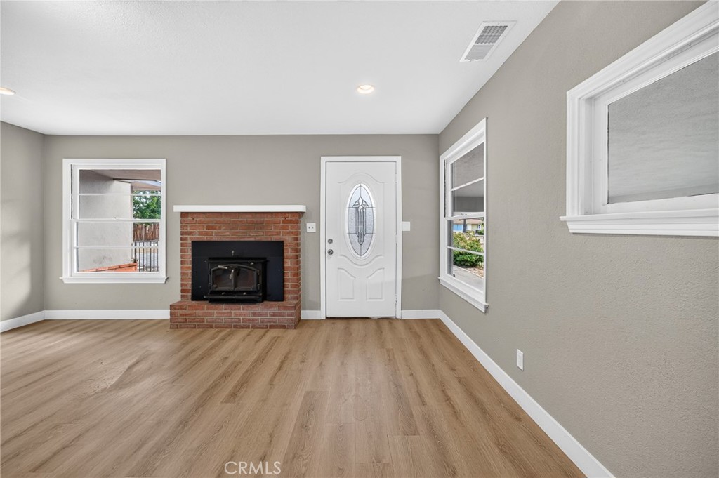 2050 E Oakland