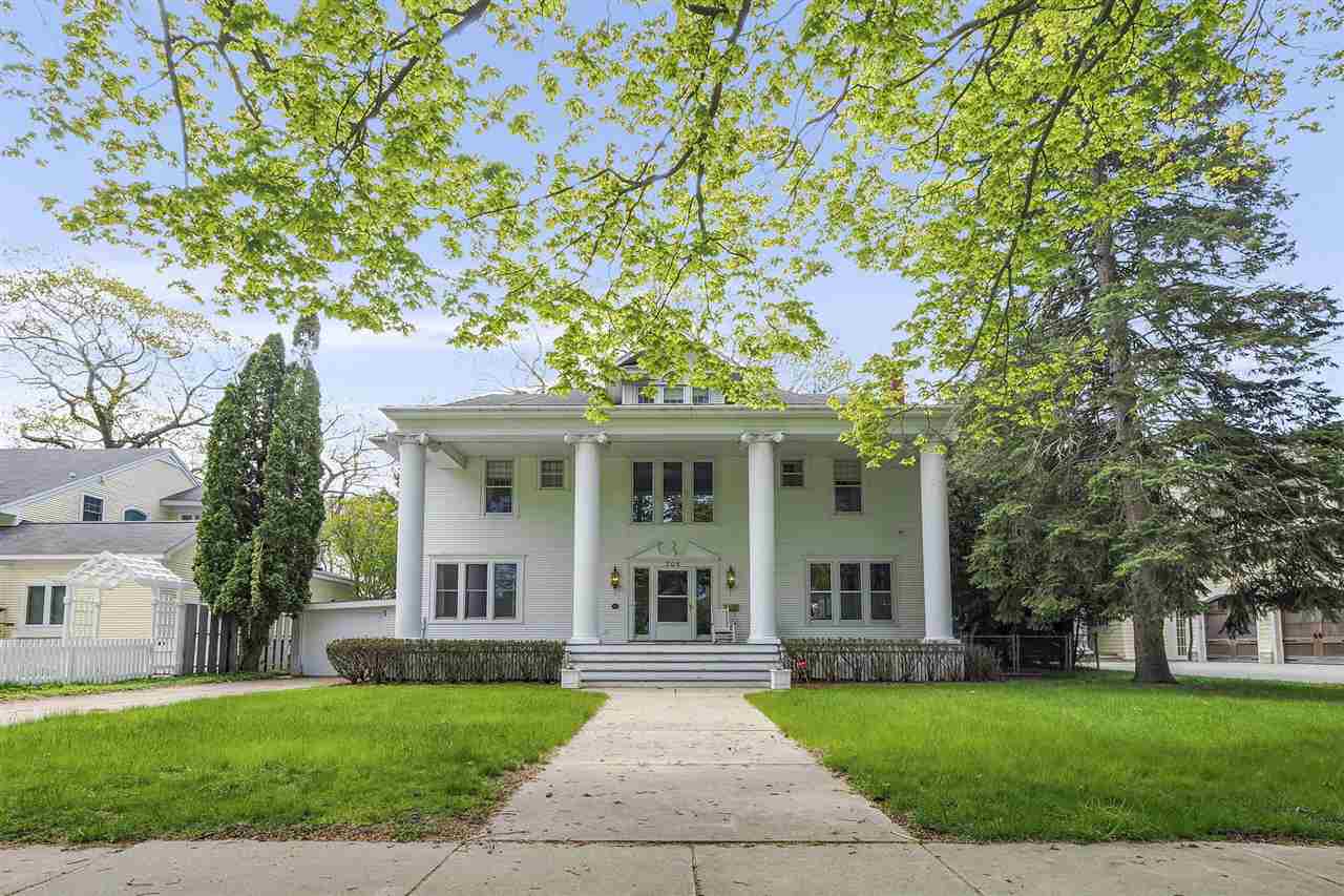 306 E Dixon Avenue