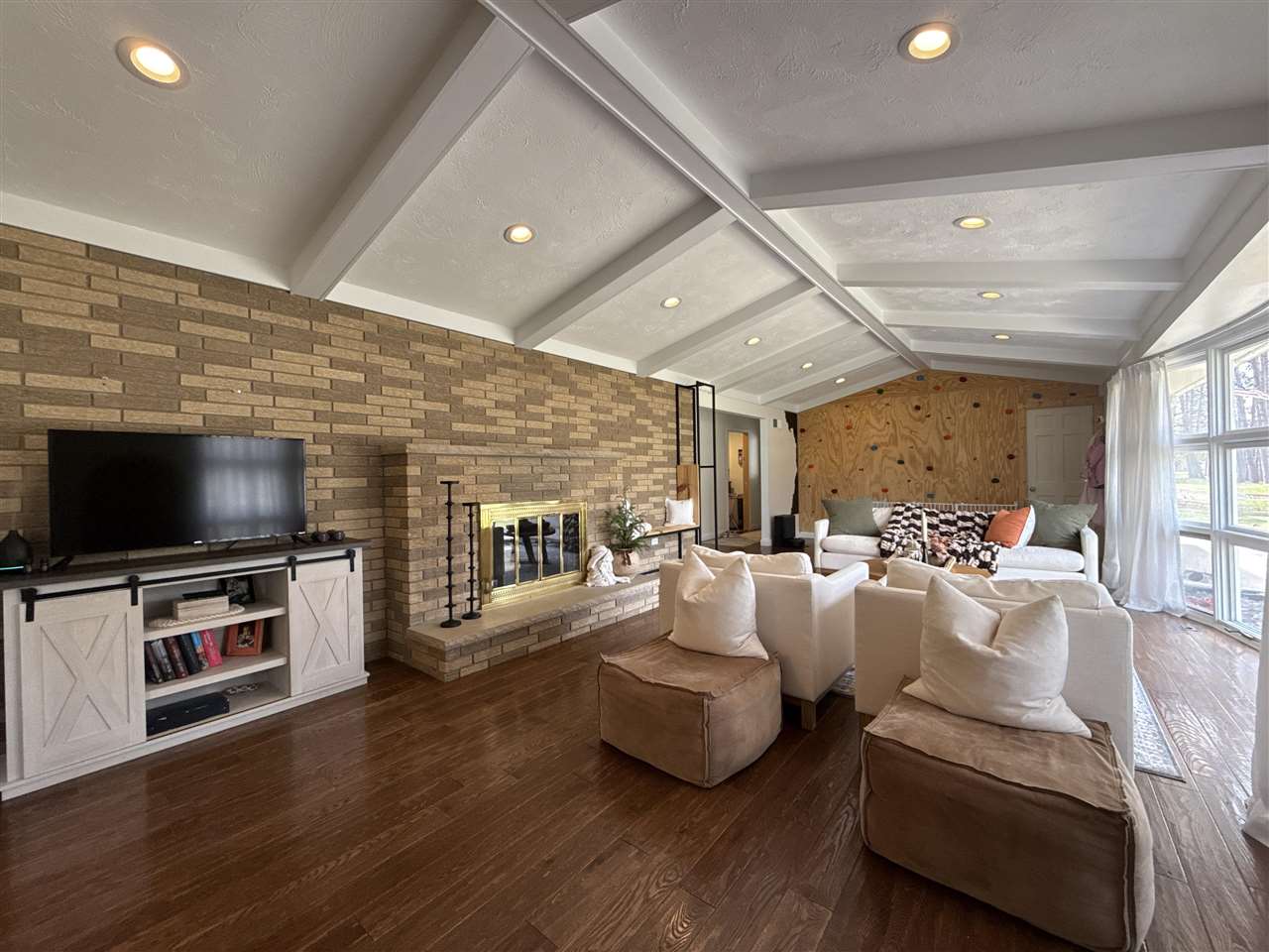 385 S Estates Drive