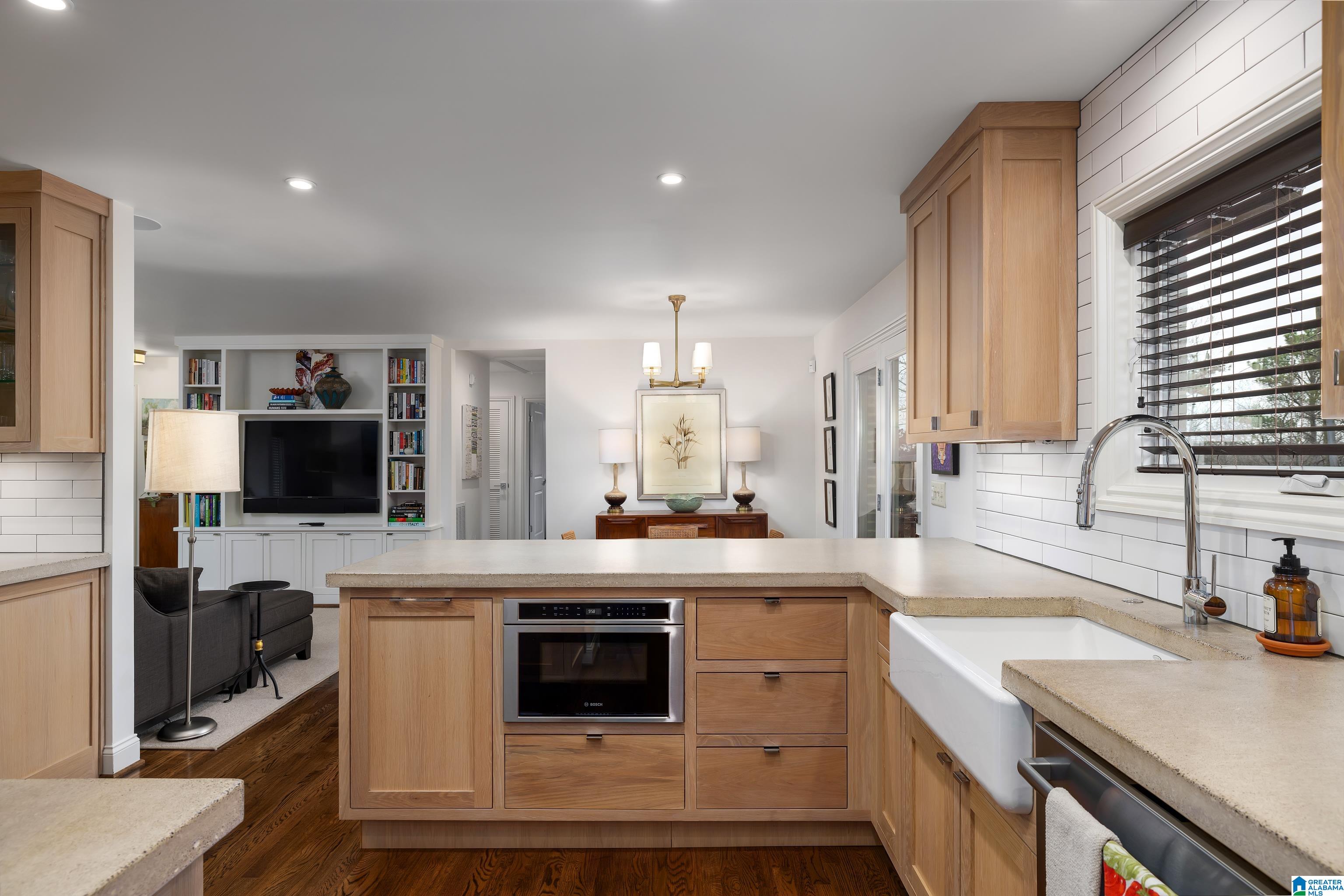 1033 53RD STREET S