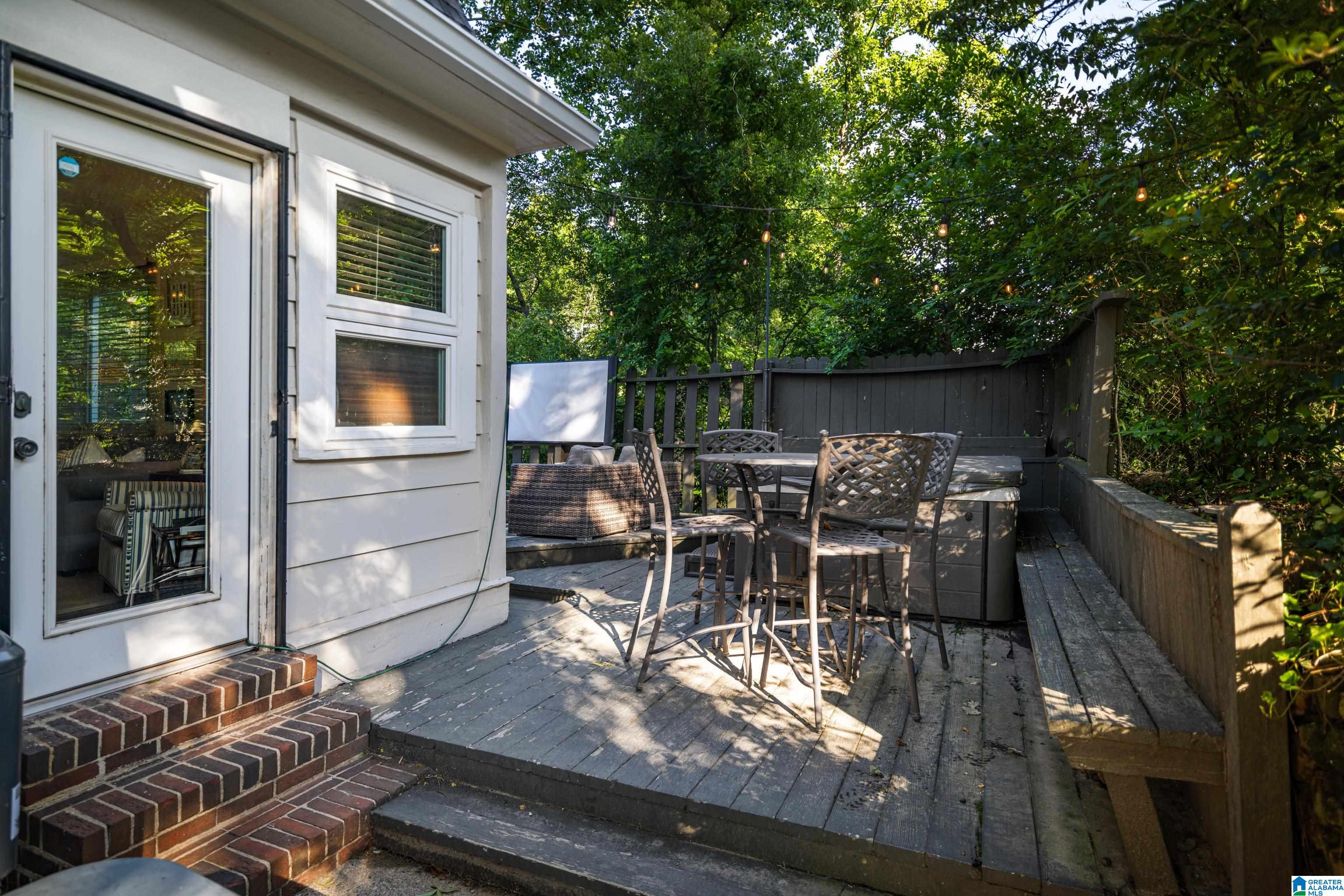 1612 LANARK PLACE