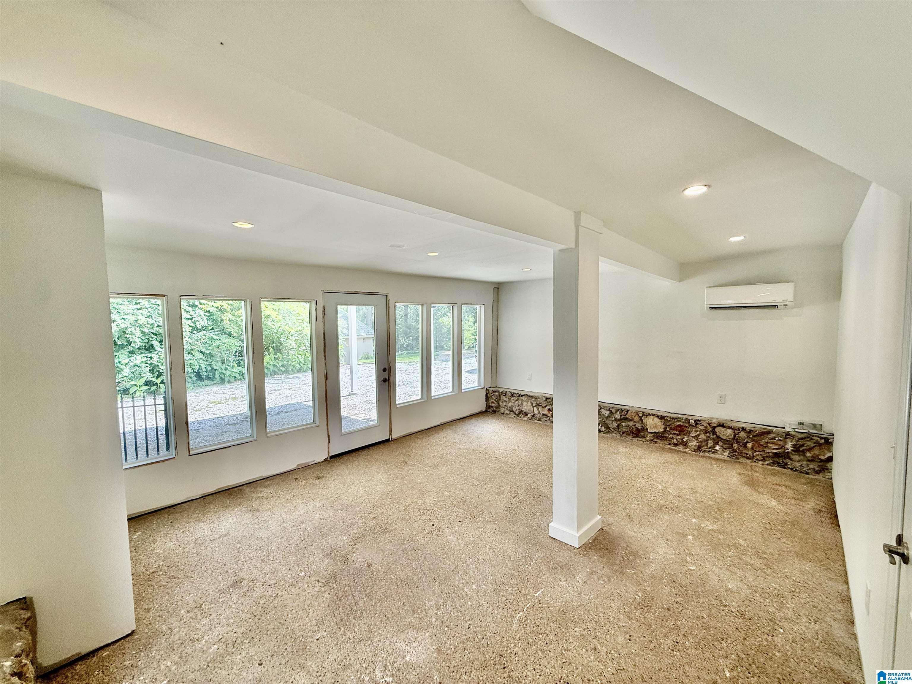 1612 LANARK PLACE