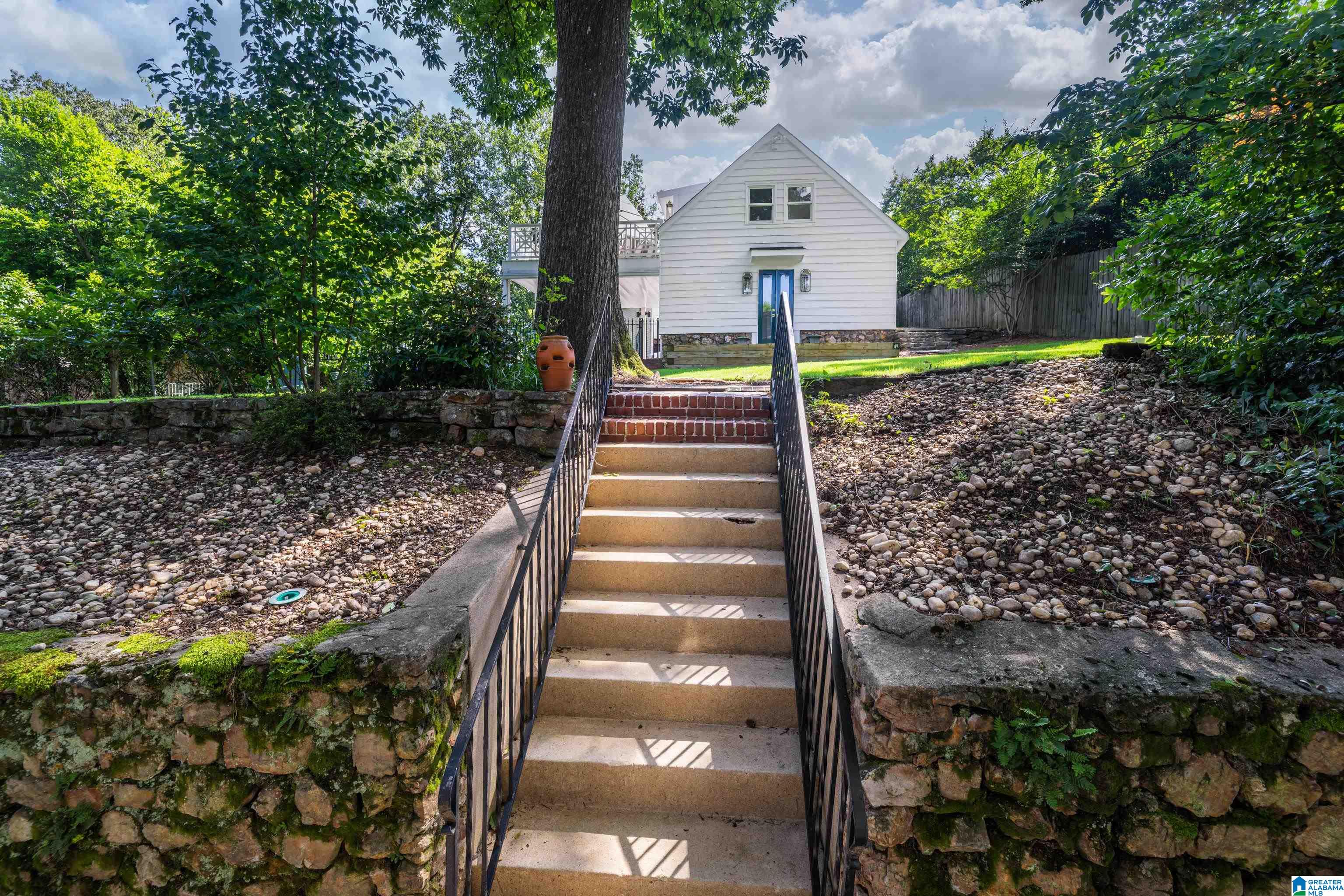 1612 LANARK PLACE