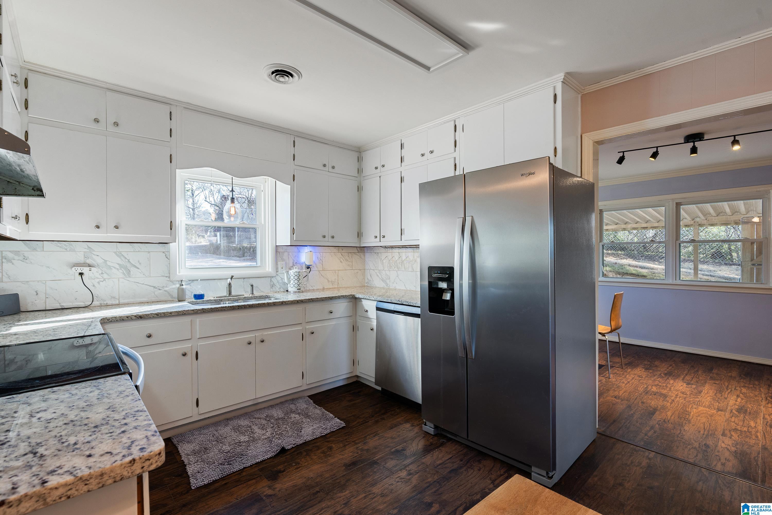 669 RIDGE TOP CIRCLE