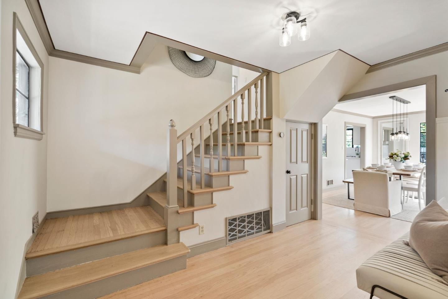281 W 3rd AVE