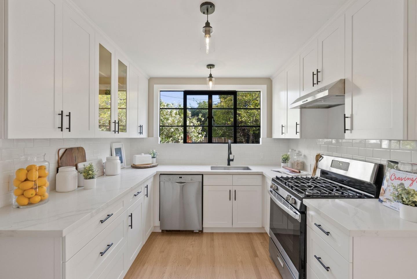 281 W 3rd AVE