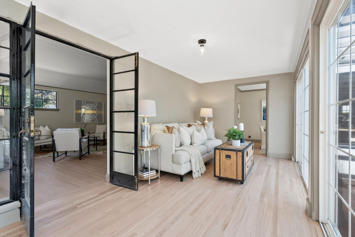 281 W 3rd AVE