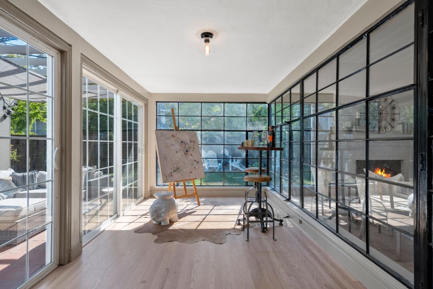 281 W 3rd AVE