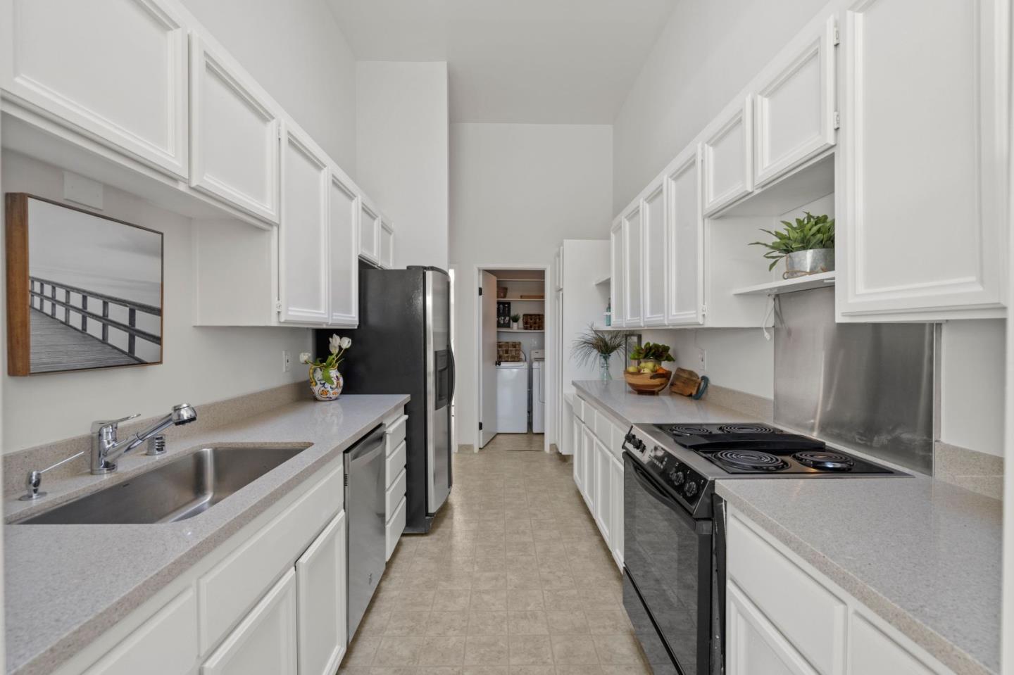674 Portofino LN