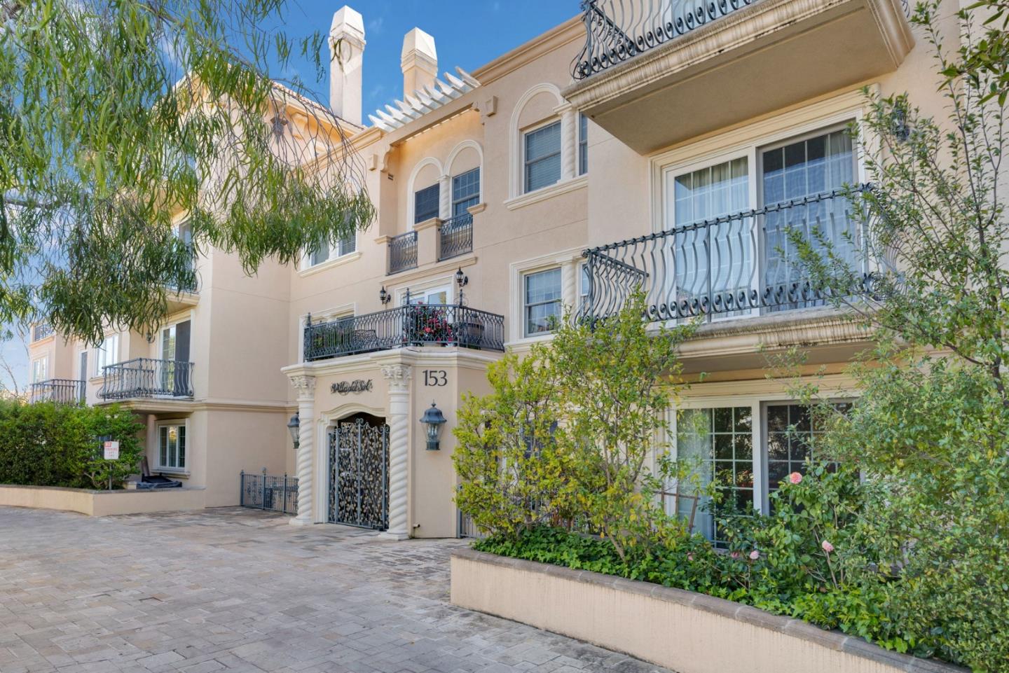 153 North San Mateo Drive 106