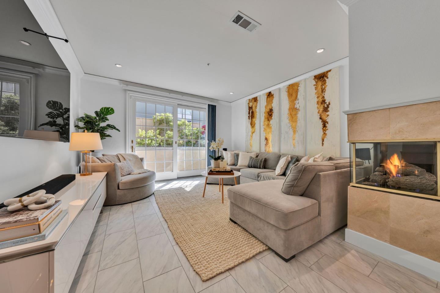 153 North San Mateo Drive 106